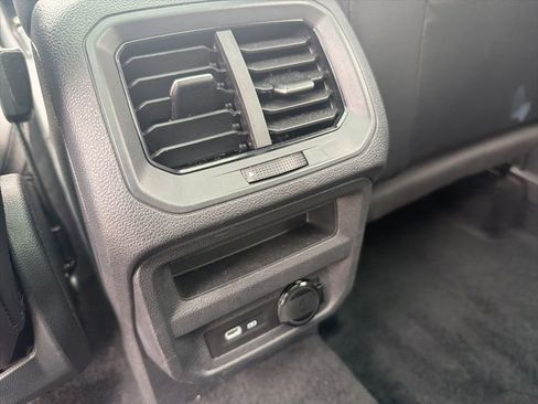 Used 2024 Volkswagen Tiguan SE R-Line image 15