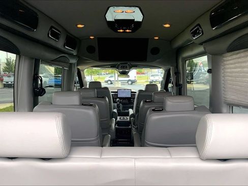 Used 2022 Ford Transit 250 Medium Roof AWD image 6