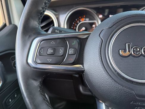 Used 2022 Jeep Wrangler Unlimited Sahara AWD/4WD image 15