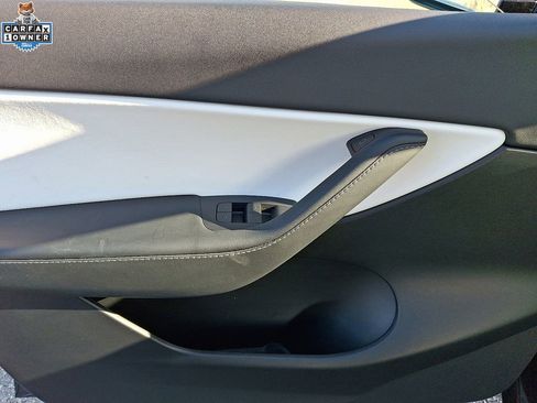 Used 2022 Tesla Model Y Long Range image 12