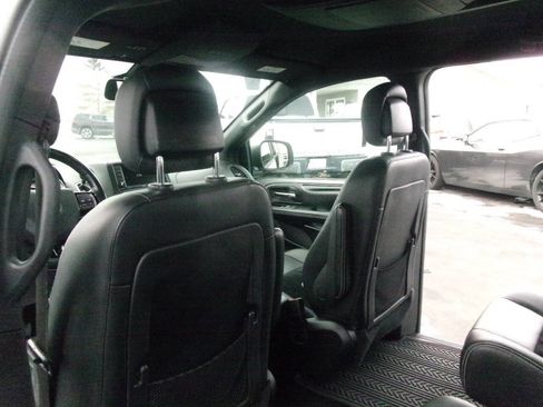 Used 2018 Dodge Grand Caravan SXT w/ Driver Convenience Group image 21