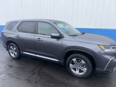 Used 2025 Honda Pilot EX-L image 2