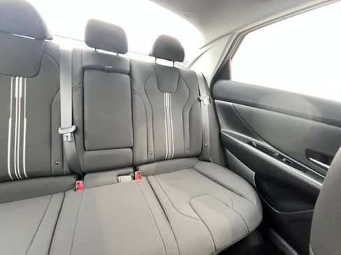 Used 2025 Hyundai Elantra SEL image 35