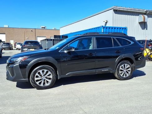 Used 2025 Subaru Outback Premium image 8