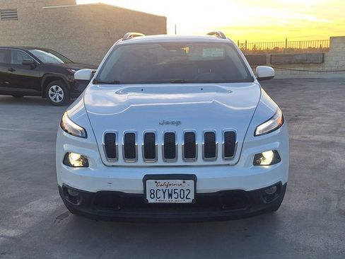 Used 2018 Jeep Cherokee Latitude image 2
