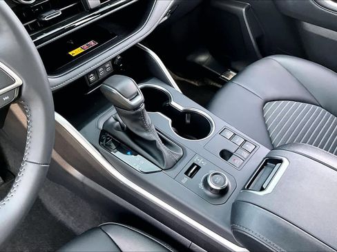 Certified 2026 Toyota Highlander XSE image 17