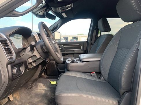 Used 2025 RAM 2500 Big Horn AWD/4WD image 16