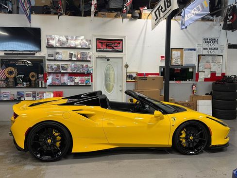 Used 2021 Ferrari F8 Tributo RWD image 5