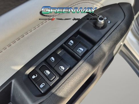 Used 2023 Jeep Compass Limited AWD/4WD image 13