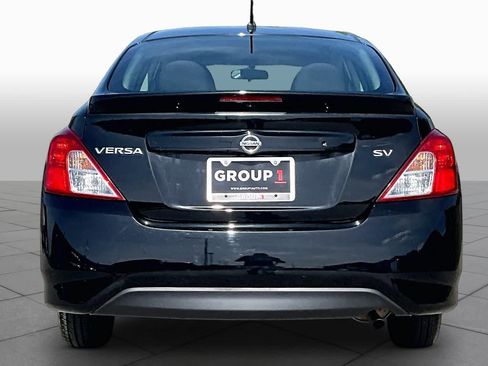 Used 2018 Nissan Versa SV FWD image 5