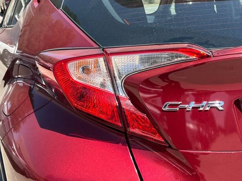 Used 2018 Toyota C-HR XLE FWD image 13