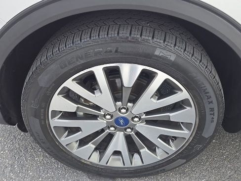 Used 2020 Ford Escape Titanium image 13