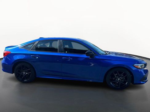 Used 2023 Honda Civic Sport image 2