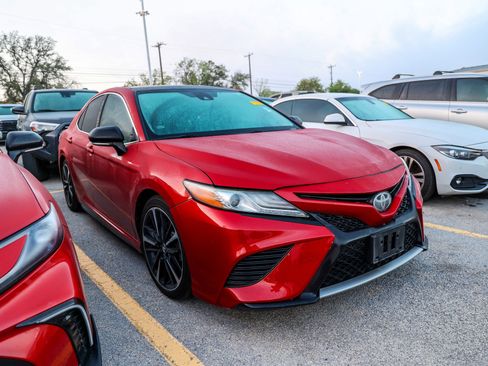 Used 2019 Toyota Camry XSE image 6