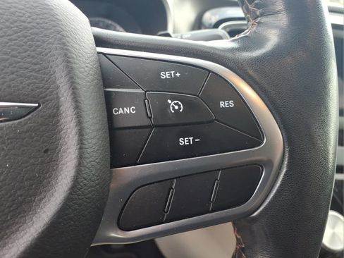 Used 2020 Chrysler Pacifica Touring w/ Cold Weather Group FWD image 20