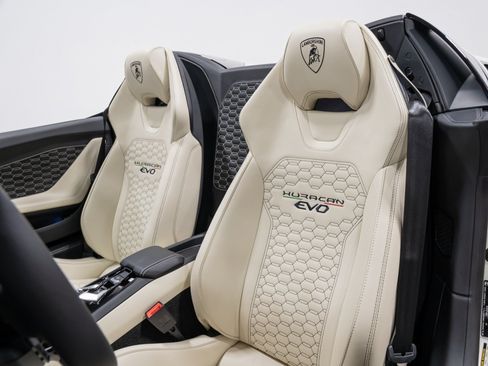 Used 2024 Lamborghini Huracan EVO AWD/4WD image 49