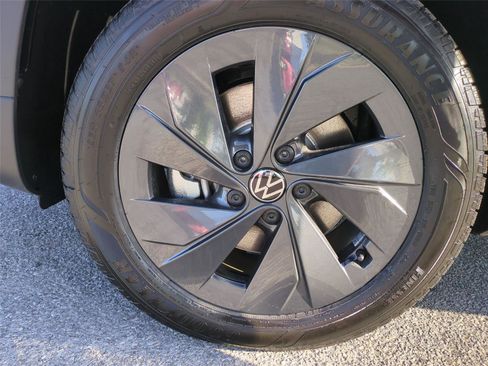 New 2026 Volkswagen Taos S FWD image 21