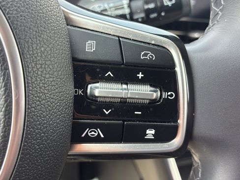 Used 2025 Kia Carnival SX FWD image 28