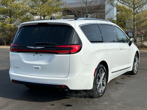 New 2026 Chrysler Pacifica Pinnacle image 7