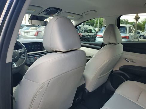 Used 2025 Hyundai Tucson SE image 10