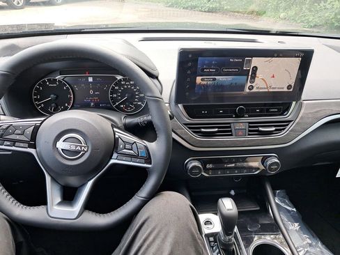 New 2025 Nissan Altima 2.5 SL image 13