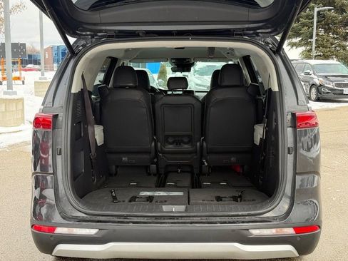 Used 2024 Kia Carnival EX image 5