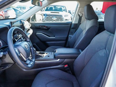 Certified 2022 Toyota Highlander LE image 18
