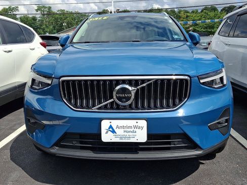 Used 2023 Volvo XC40 B5 Ultimate w/ Protection Package Premier AWD/4WD image 2