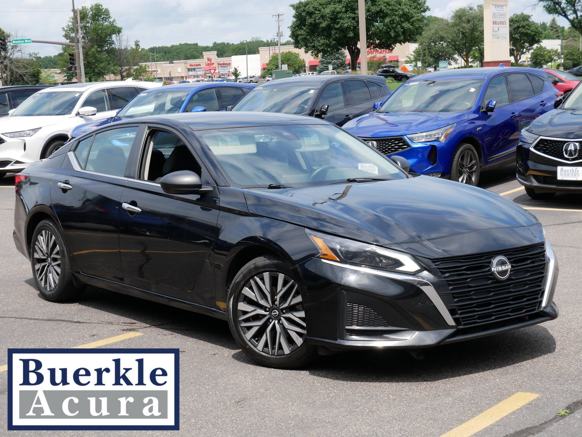 Used 2024 Nissan Altima 2.5 SV FWD image 1