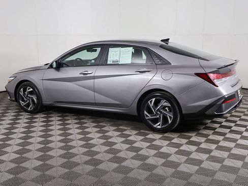 Used 2025 Hyundai Elantra Sport FWD image 11