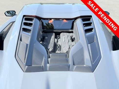 Used 2024 Lamborghini Revuelto image 11