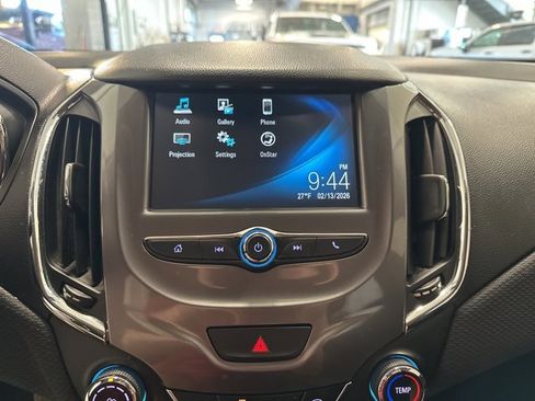 Used 2018 Chevrolet Cruze LT image 20