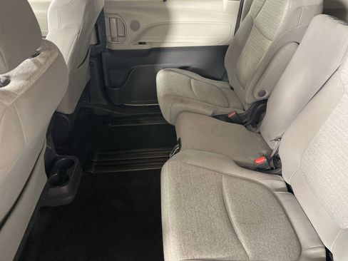 Used 2022 Toyota Sienna LE image 24