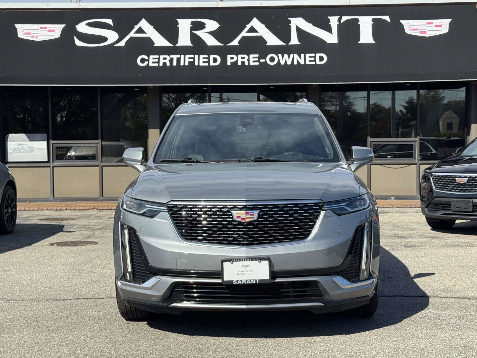 Used 2023 Cadillac XT6 Premium Luxury w/ Technology Package AWD/4WD image 2
