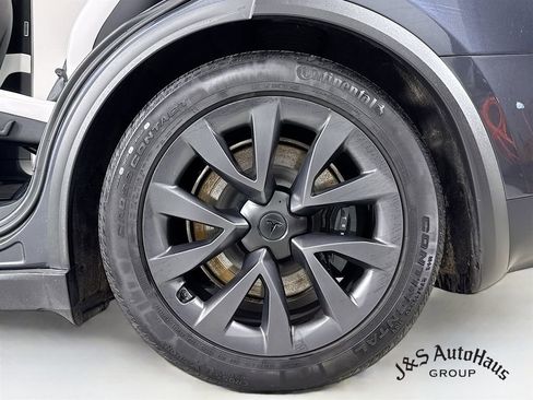 Used 2024 Tesla Model X image 40