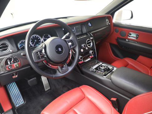 Certified 2021 Rolls-Royce Cullinan Black Badge AWD/4WD image 34
