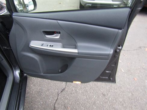Used 2012 Toyota Prius V image 22