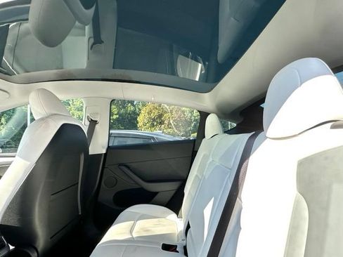 Used 2024 Tesla Model Y Long Range AWD/4WD image 11