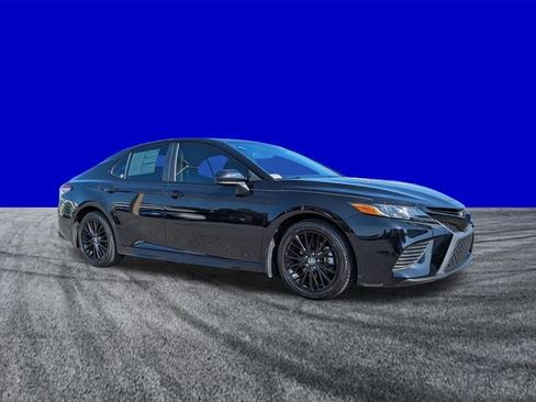 Used 2020 Toyota Camry SE FWD image 2