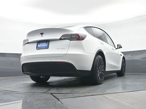 Used 2021 Tesla Model Y Long Range image 32