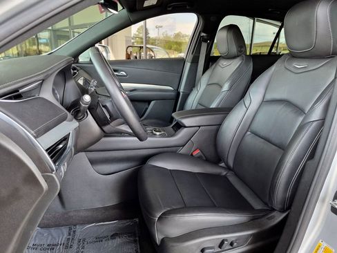 Used 2021 Cadillac XT4 Premium Luxury w/ Cold Weather Package FWD image 9