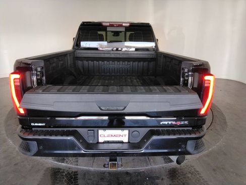 Used 2024 GMC Sierra 2500 AT4X image 9