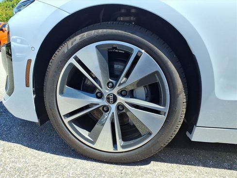 Used 2025 Audi A6 e-tron Premium Plus RWD image 26