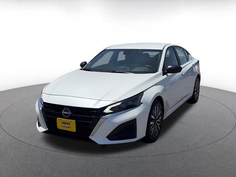 Used 2025 Nissan Altima 2.5 SV FWD image 7