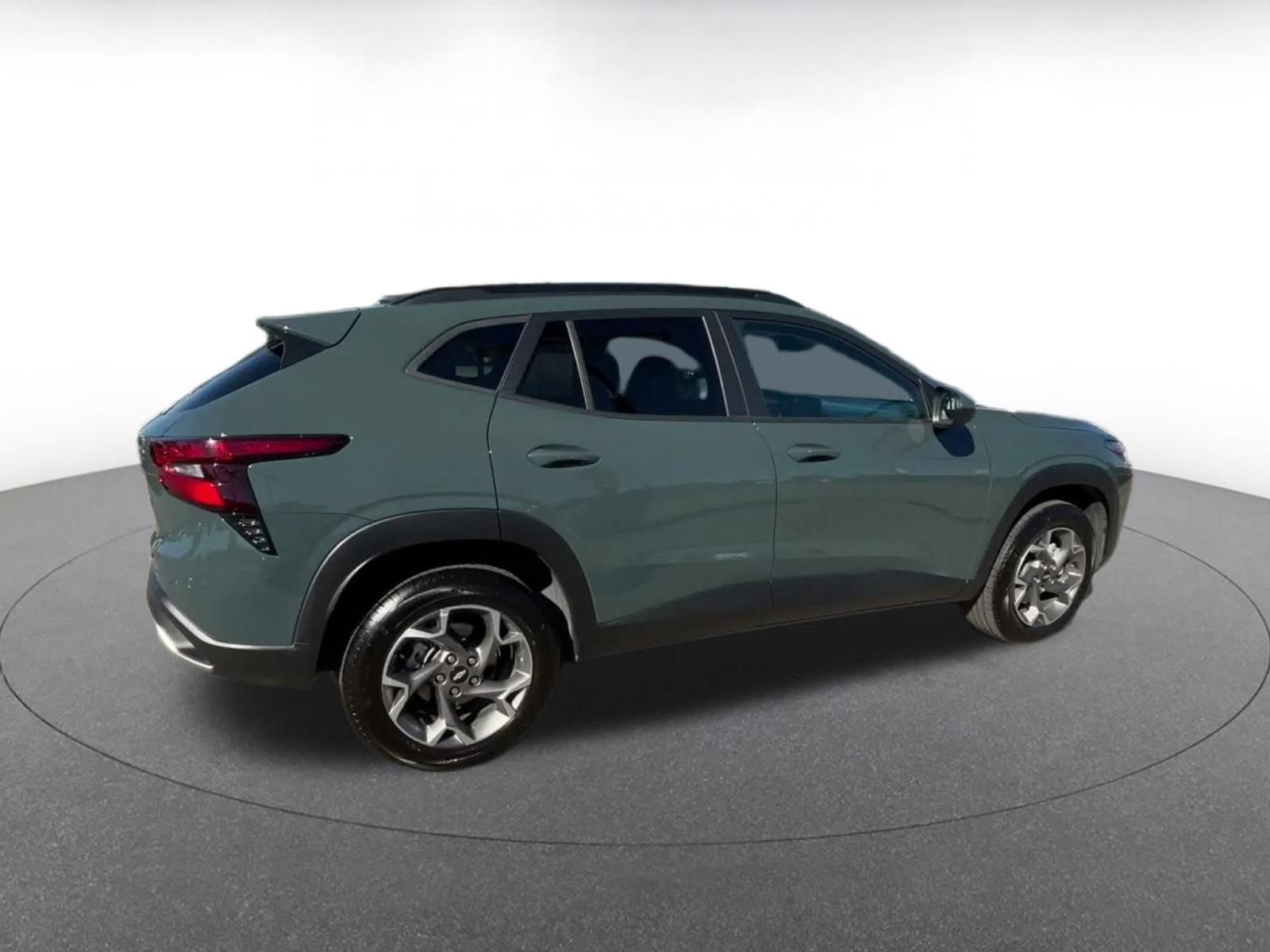 Used 2025 Chevrolet Trax LT w/ LT Convenience Package FWD image 14