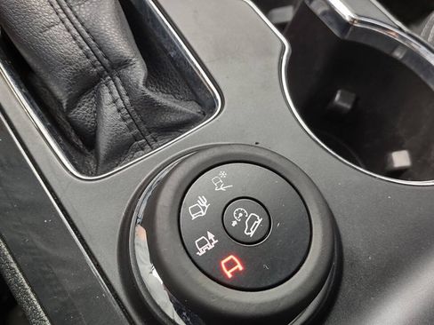 Used 2018 Ford Explorer XLT w/ Equipment Group 201A AWD/4WD image 26