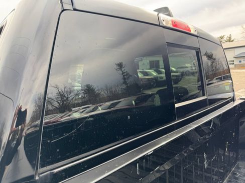 Used 2025 RAM 1500 Laramie AWD/4WD image 13