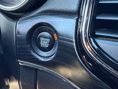 Used 2019 Jeep Grand Cherokee Limited w/ Luxury Group II image 28