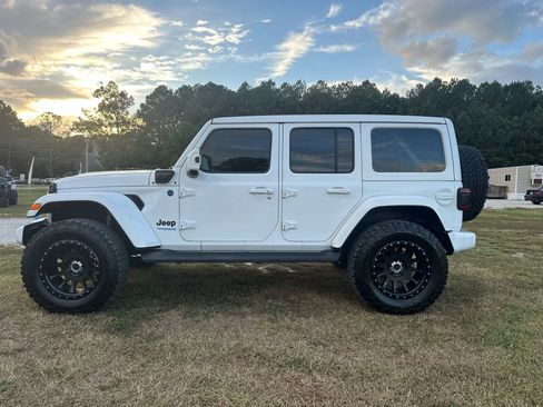 Used 2021 Jeep Wrangler Unlimited Sahara image 2
