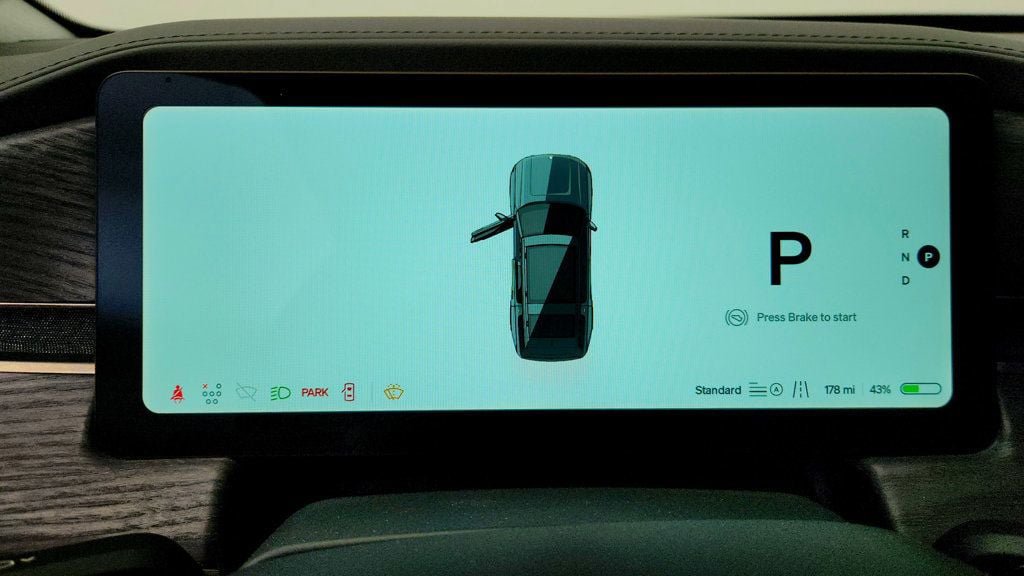 Used 2025 Rivian R1S Adventure Dual AWD/4WD image 15